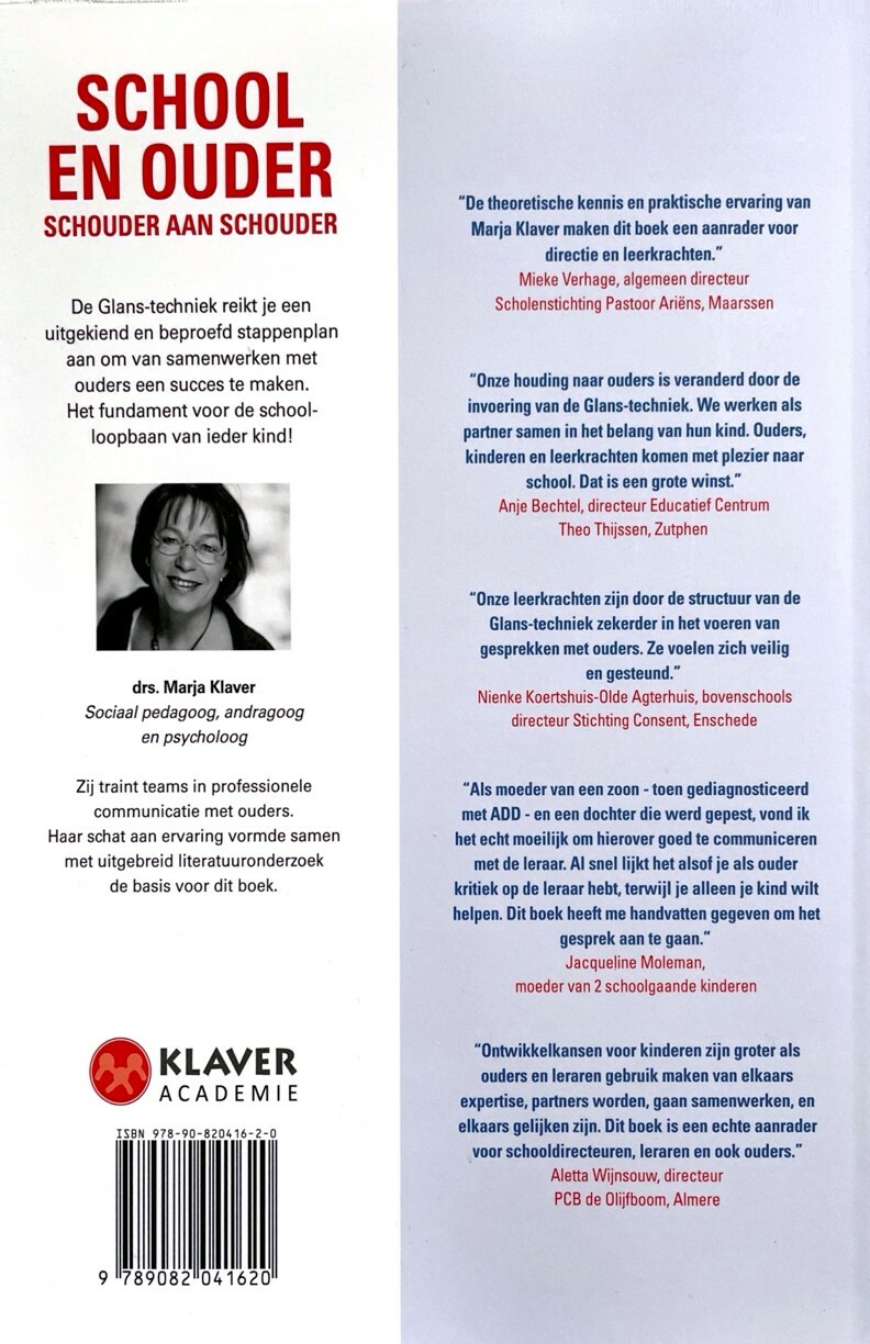 SCHOOL EN OUDER SCHOUDER AAN SCHOUDER achterkant