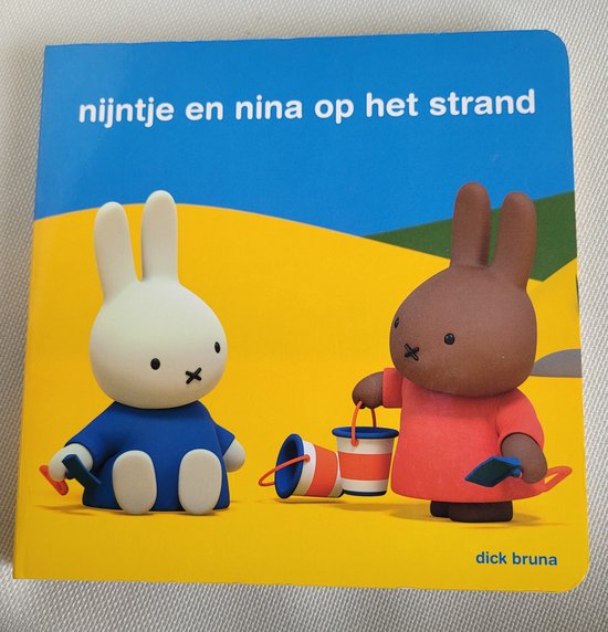 Nijntje en Nina op het strand