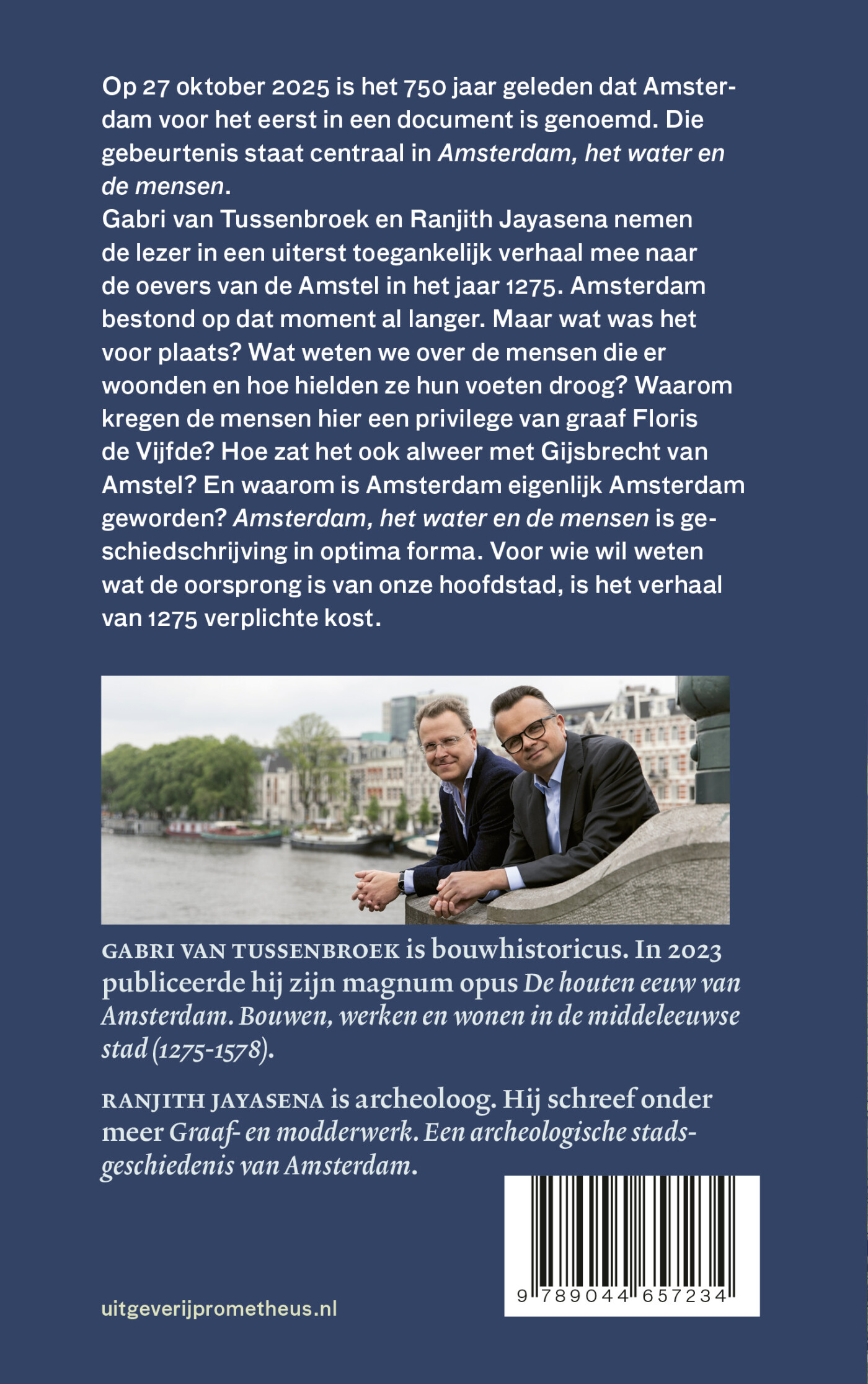 Amsterdam, het water en de mensen achterkant
