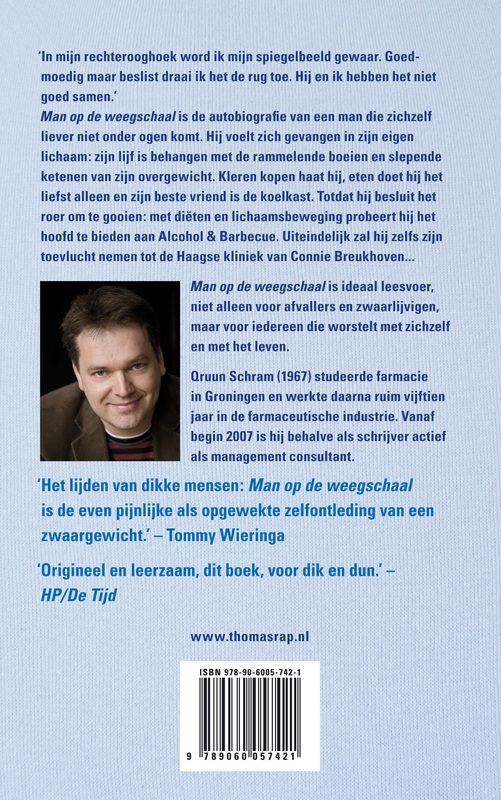 Man Op De Weegschaal achterkant