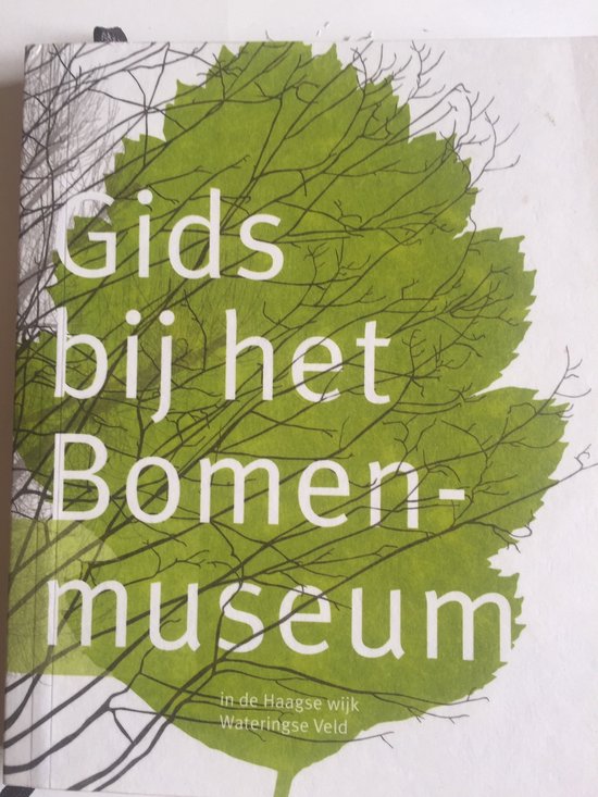 Gids bij het Bomenmuseum in de Haagse wijk Wateringse Veld