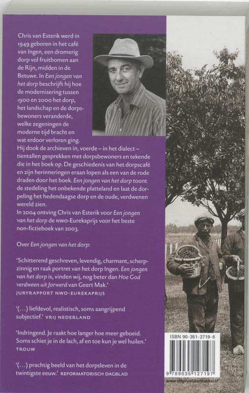 Een jongen van het dorp achterkant