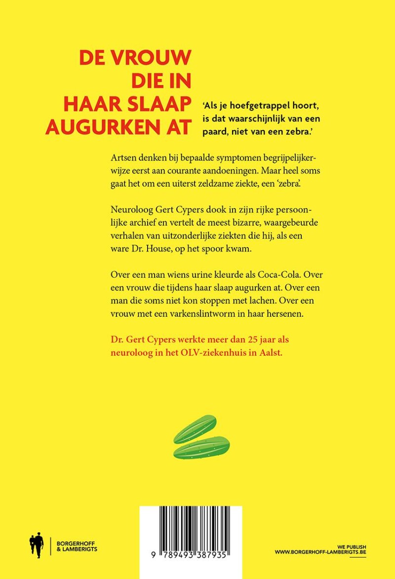 De vrouw die in haar slaap augurken at achterkant
