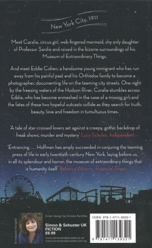 The museum of extraordinary things achterkant