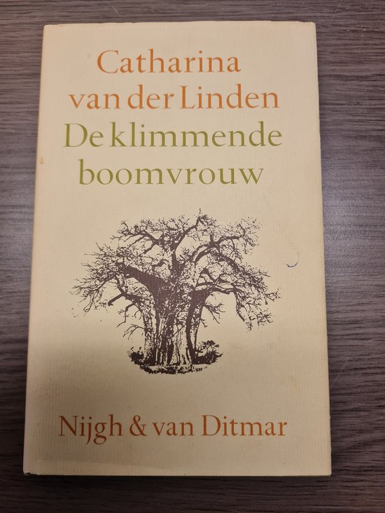 Klimmende boomvrouw