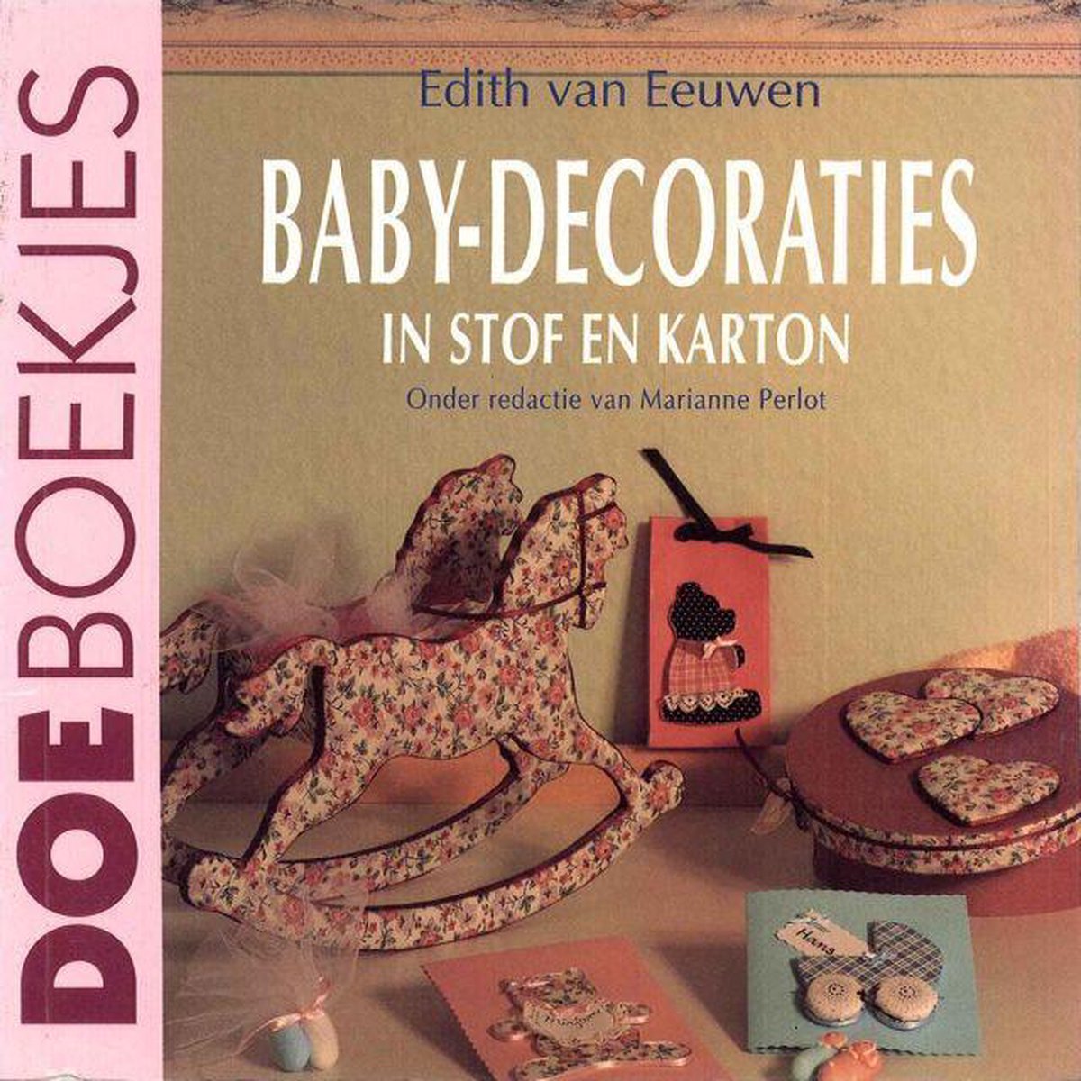 Baby decoraties in stof en karton.