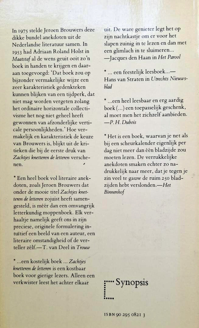 Zachtjes knetteren de letteren / Synopsis achterkant