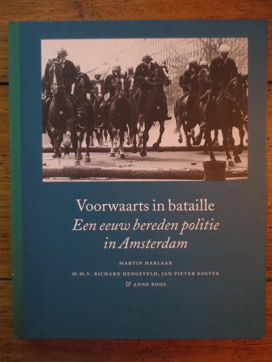 boekenbalie_9789068682724_cover VOORWAARTS IN BATAILLE, EEN EEUW BEREDEN POLITIE IN AMSTERDAM