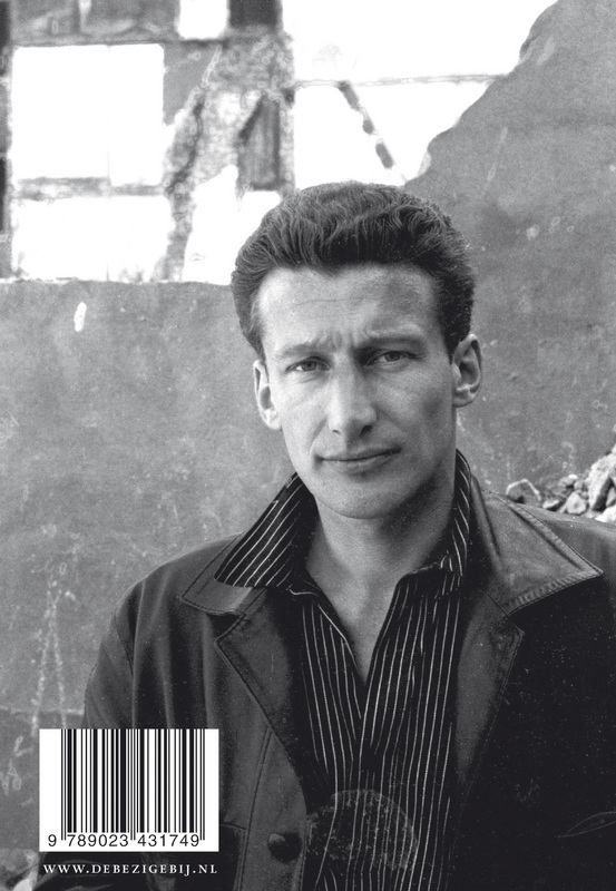 Het stenen bruidsbed Het stenen bruidsbed achterkant