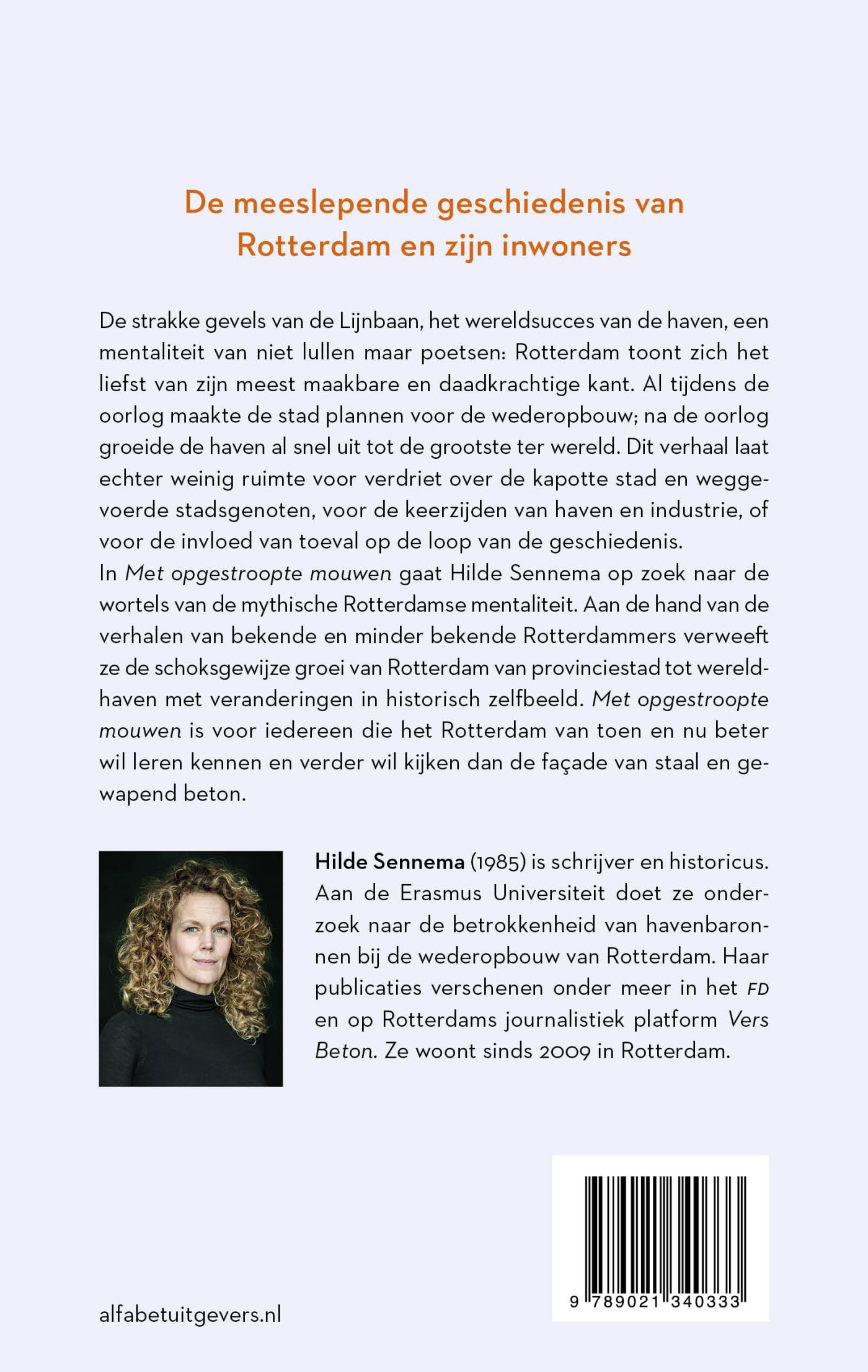 Met opgestroopte mouwen achterkant