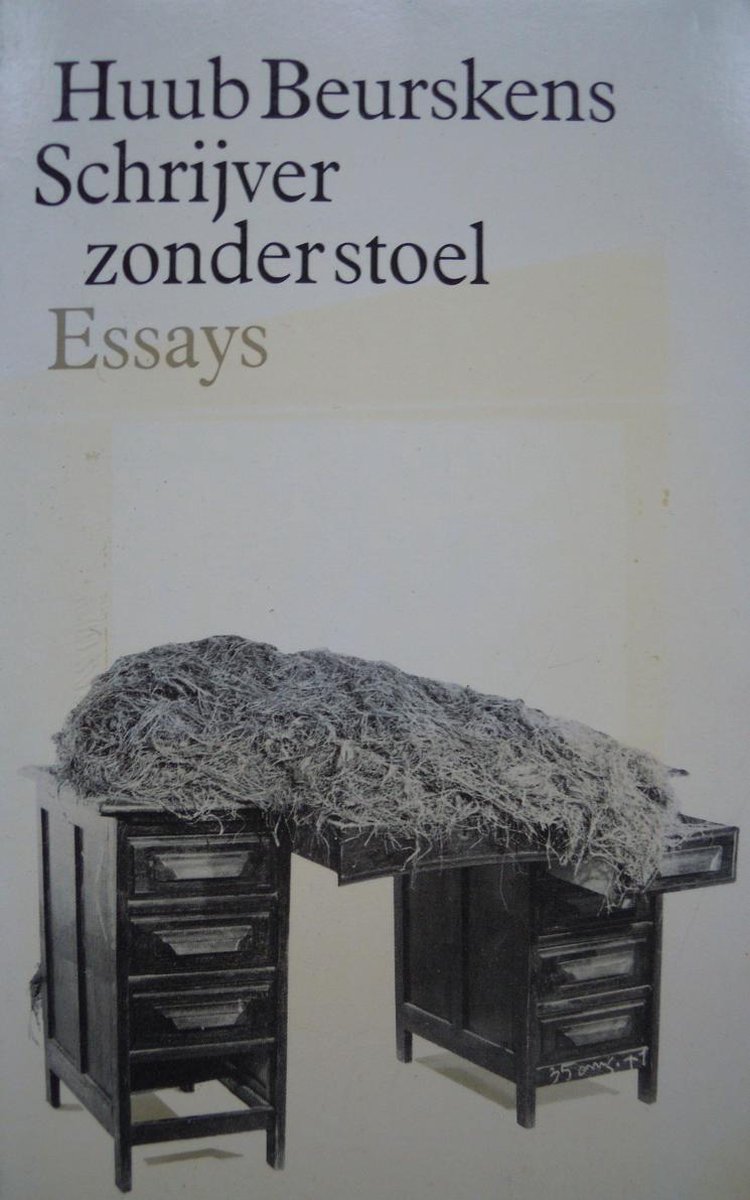 Schrijver zonder stoel