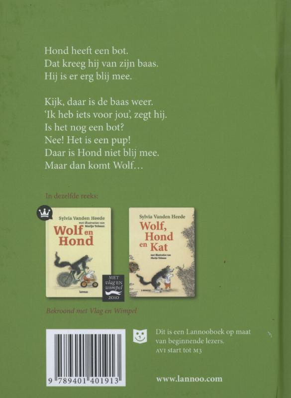 Hond bijt wolf achterkant