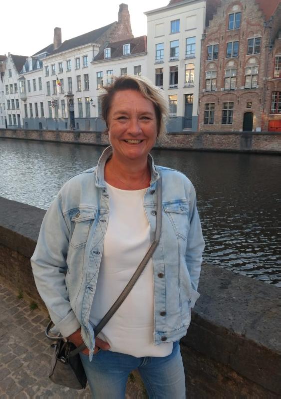 Hel op aarde achterkant