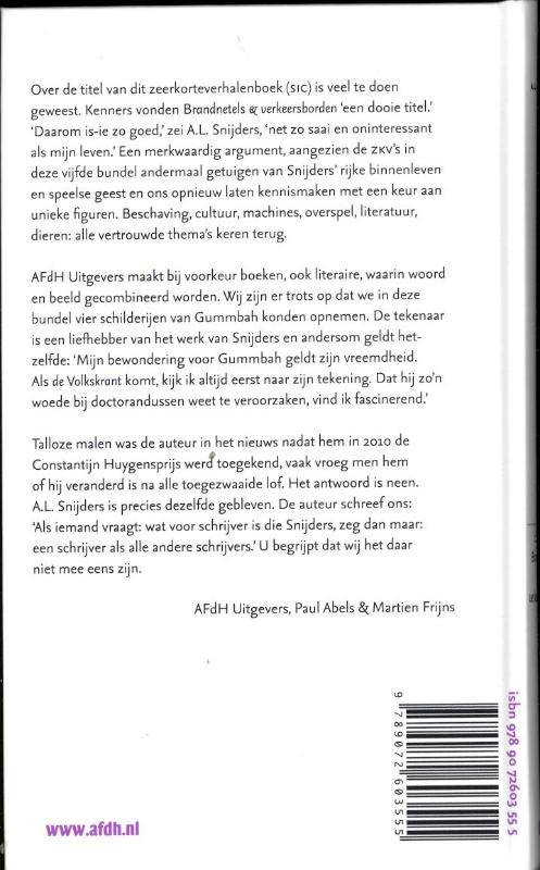 Brandnetels en verkeersborden achterkant
