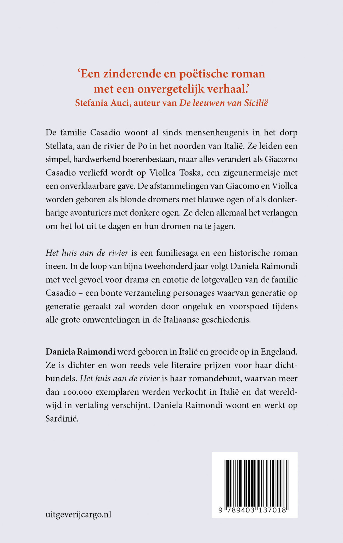 Het huis aan de rivier achterkant