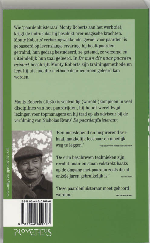 Man die naar paarden luistert achterkant