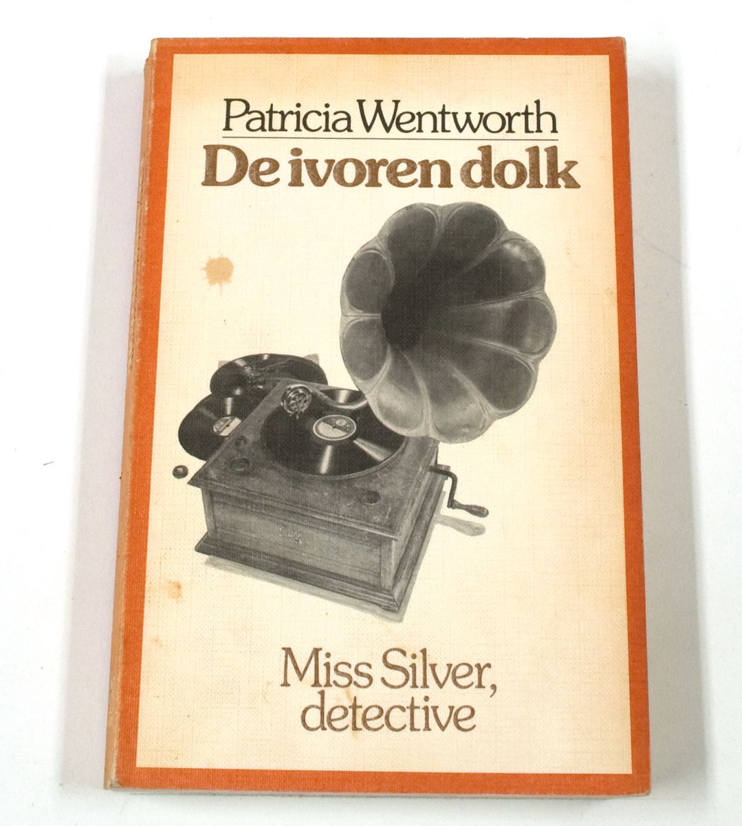 Ivoren dolk, Miss Silver detective