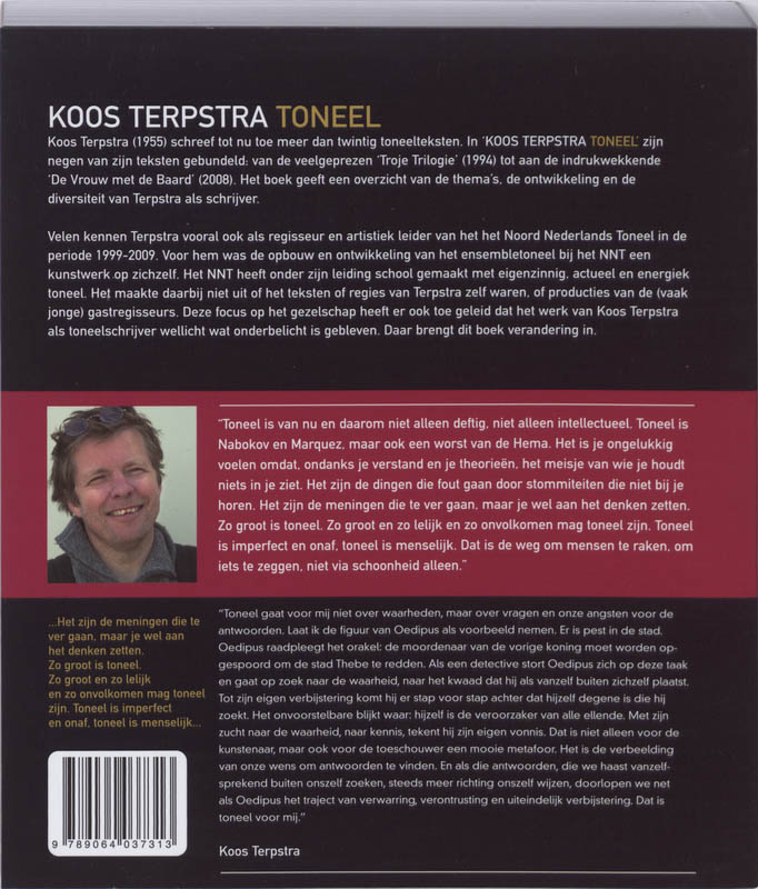 Toneel van de Troje Trilogie tot de Vrouw met de baard Toneel van de Troje Trilogie tot de Vrouw met de baard achterkant