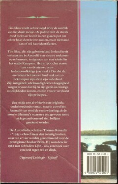 Een stadje aan de rivier achterkant