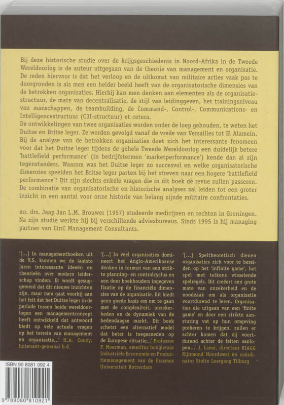 Schaduwen over de woestijn achterkant