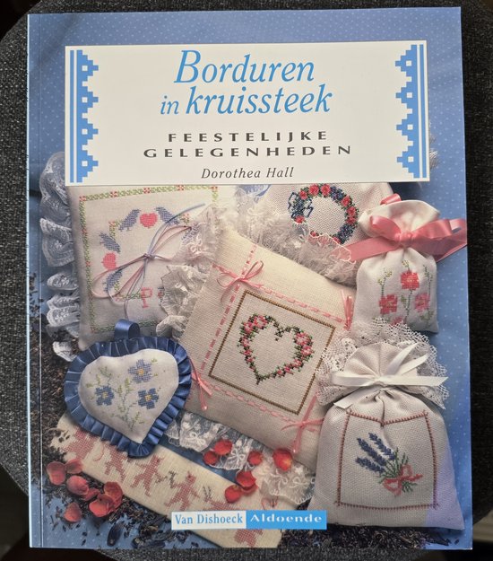 BORDUREN IN KRUISSTEEK FEESTEL