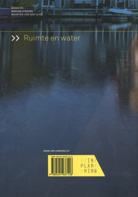 Ruimte en water achterkant