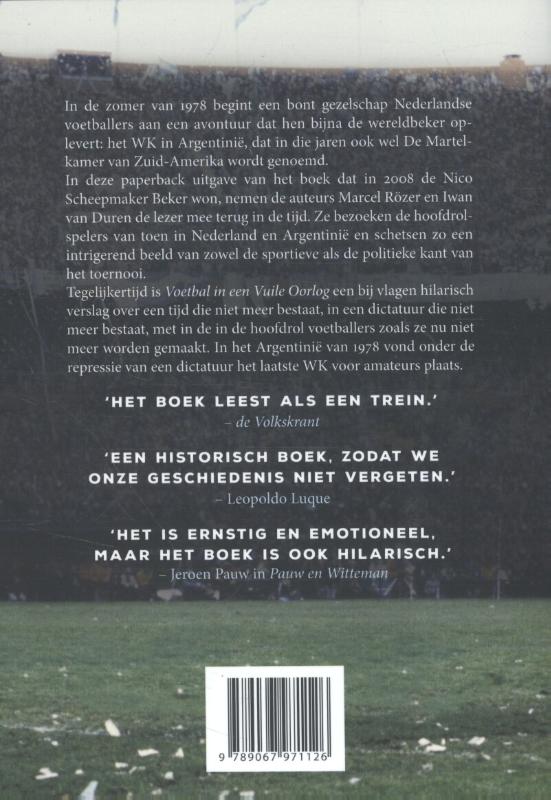 Voetbal in een vuile oorlog Voetbal in een vuile oorlog achterkant