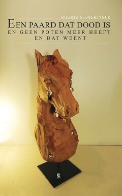 Een paard dat dood is en geen poten meer heeft en dat weent