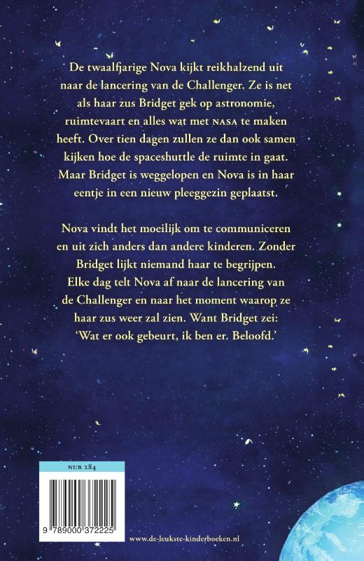 In de ruimte is het stil achterkant