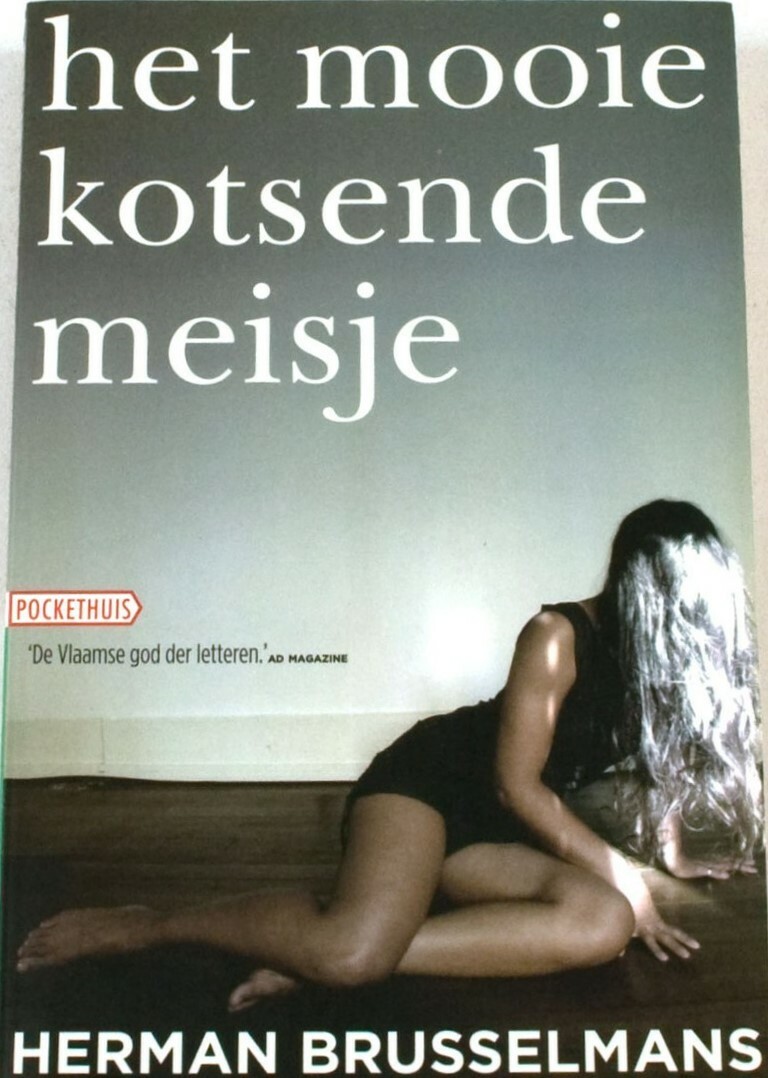 Het mooie kotsende meisje