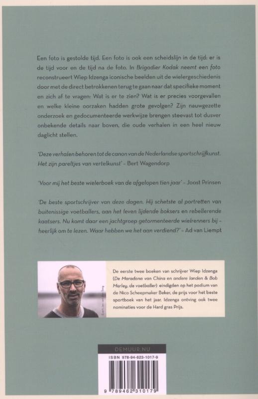 Brigadier Kodak neemt een foto Brigadier Kodak neemt een foto achterkant