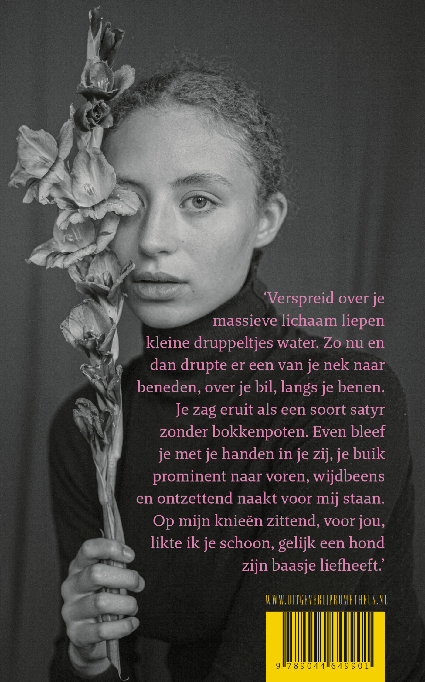 Een blote man beminnen achterkant