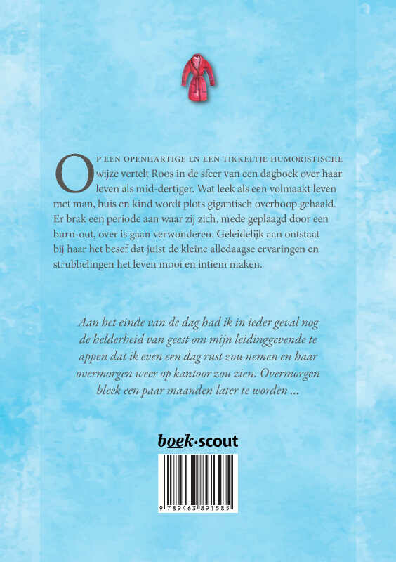 De vrouw in badjas achterkant