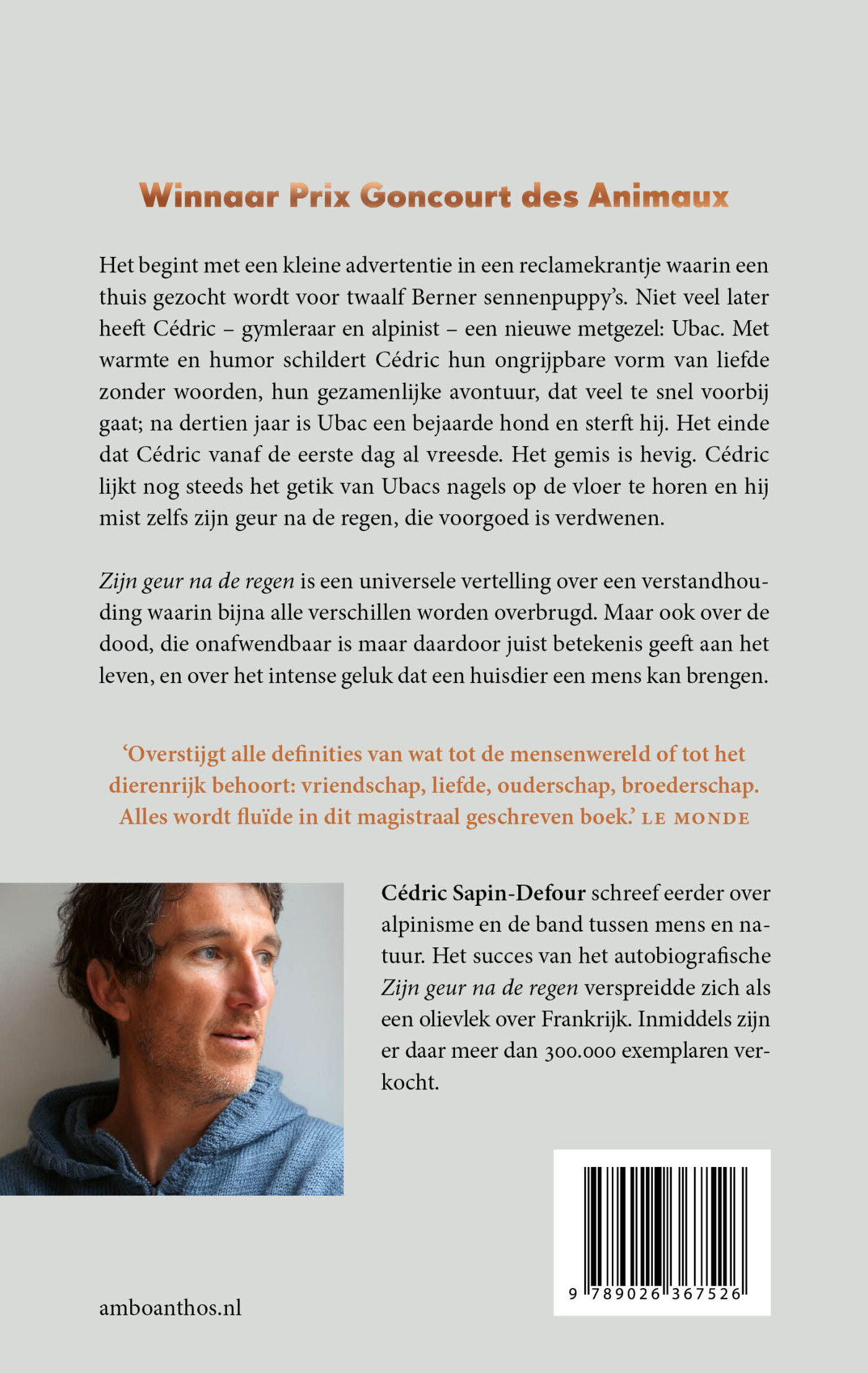 Zijn geur na de regen achterkant