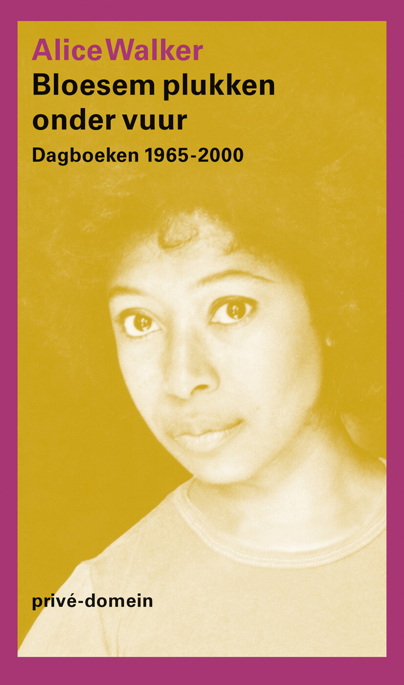 Bloesem plukken onder vuur / Prive-domein / 323