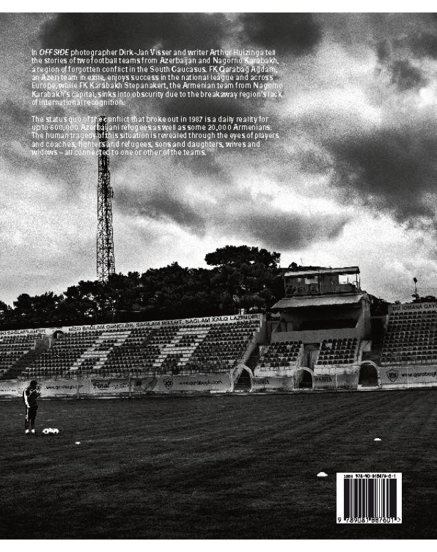 Offside. Football in Exile - Dirk-Jan Visser and Arthur Huizinga achterkant