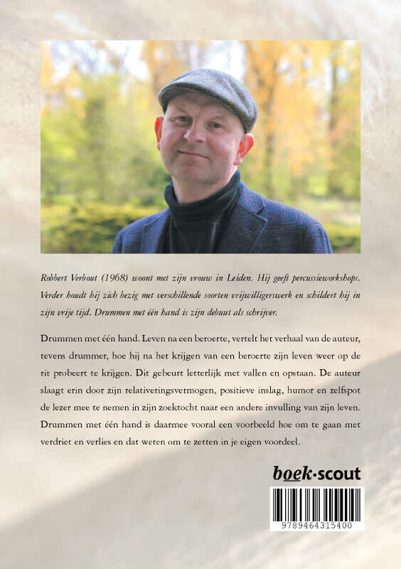 Drummen met één hand achterkant