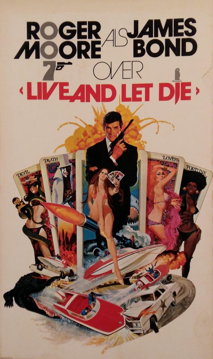 Roger Moore als James Bond over 'Live and Let Die'
