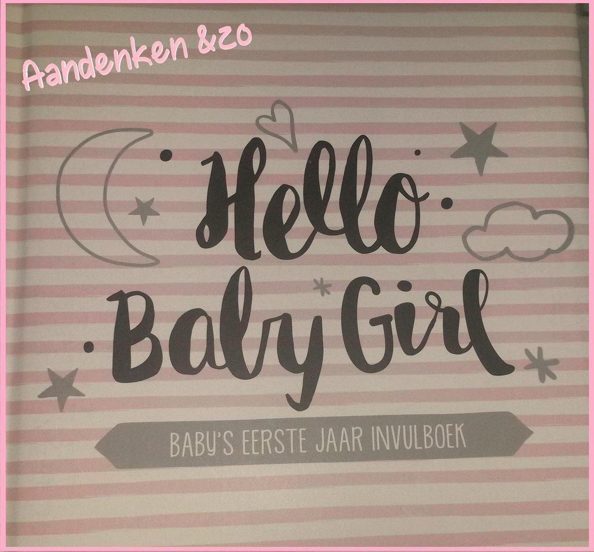 Baby's eerste jaar invulboek - Meisje - Hello Baby Girl