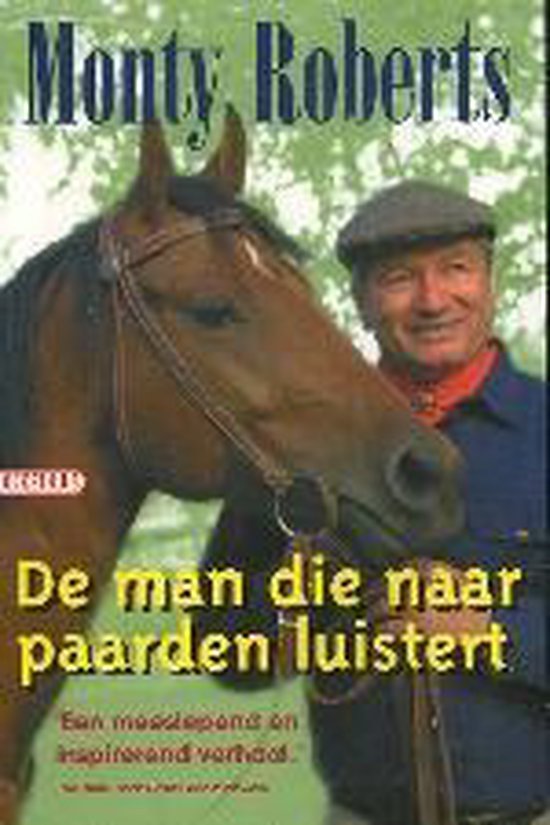 De man die naar paarden luistert