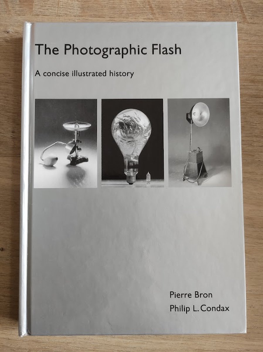 The Photographic Flash - A concise illustrated history