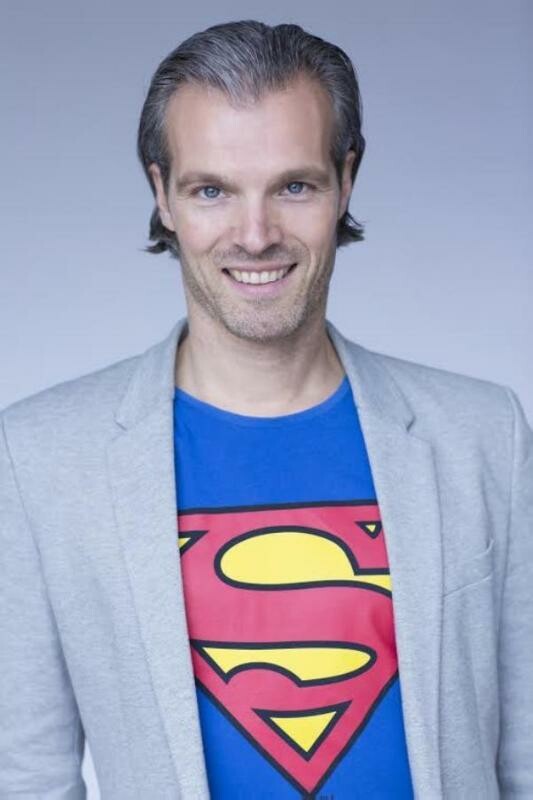 How to become a Marketing Superhero achterkant
