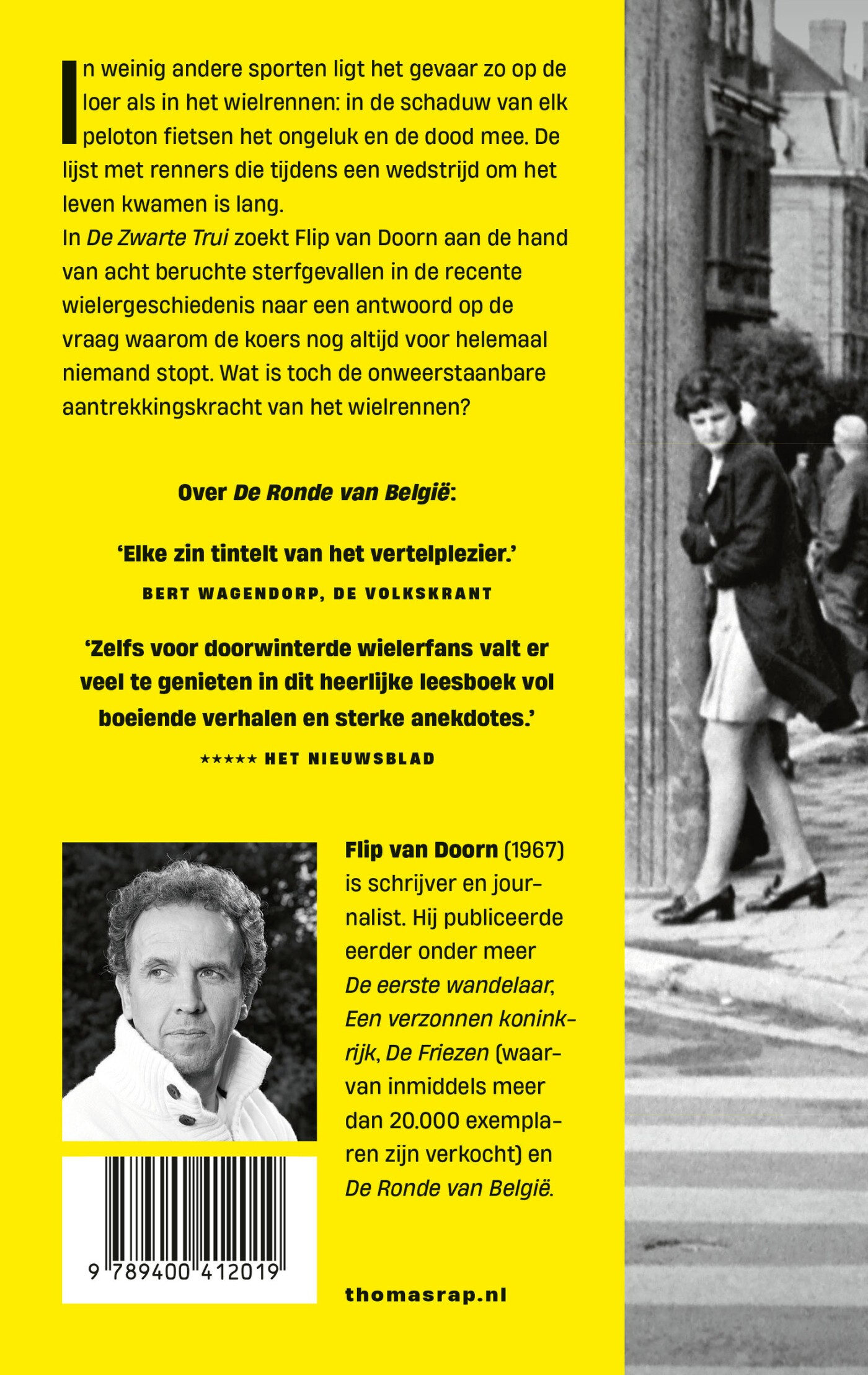 De zwarte trui achterkant