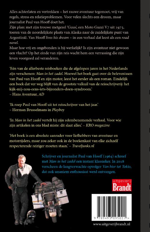 Man in het zadel achterkant